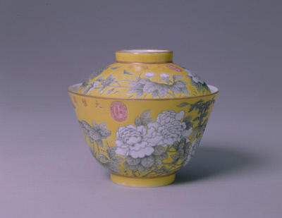 图片[1]-Yellow ground ink colored butterfly cover bowl-China Archive